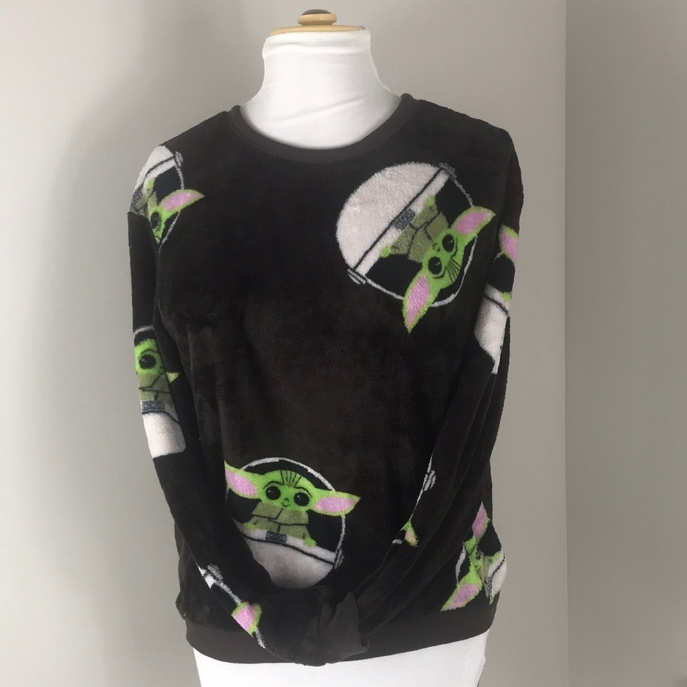 Fuzzy Baby Yoda long sleeve shirt, Sz XL